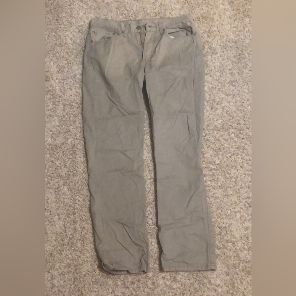 Levi Cargo Pants. Tan. 34/34. Barely worn.